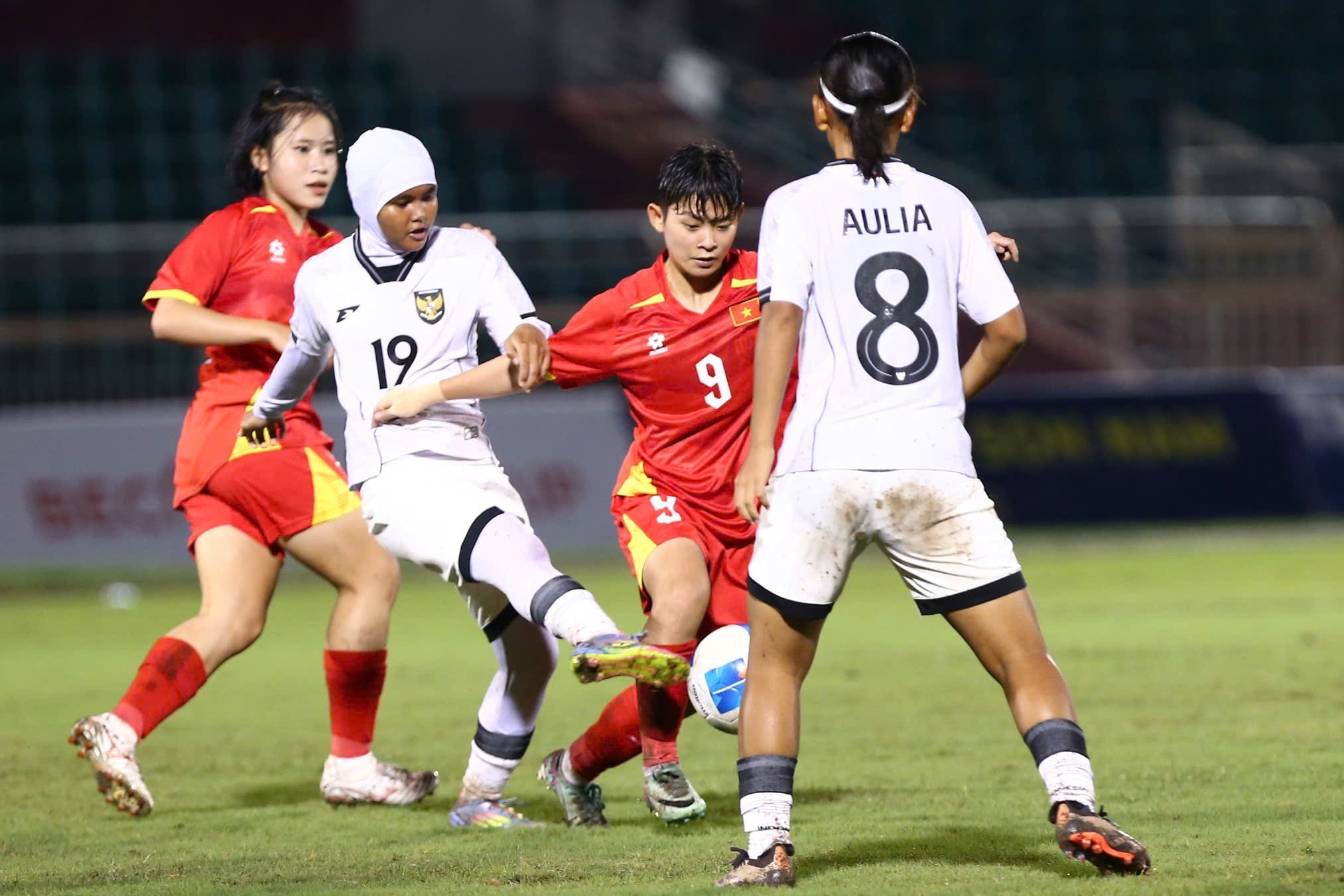 U19 nữ Việt Nam giành chiến thắng đậm với tỉ số 4-0 trước U19 nữ Indonesia