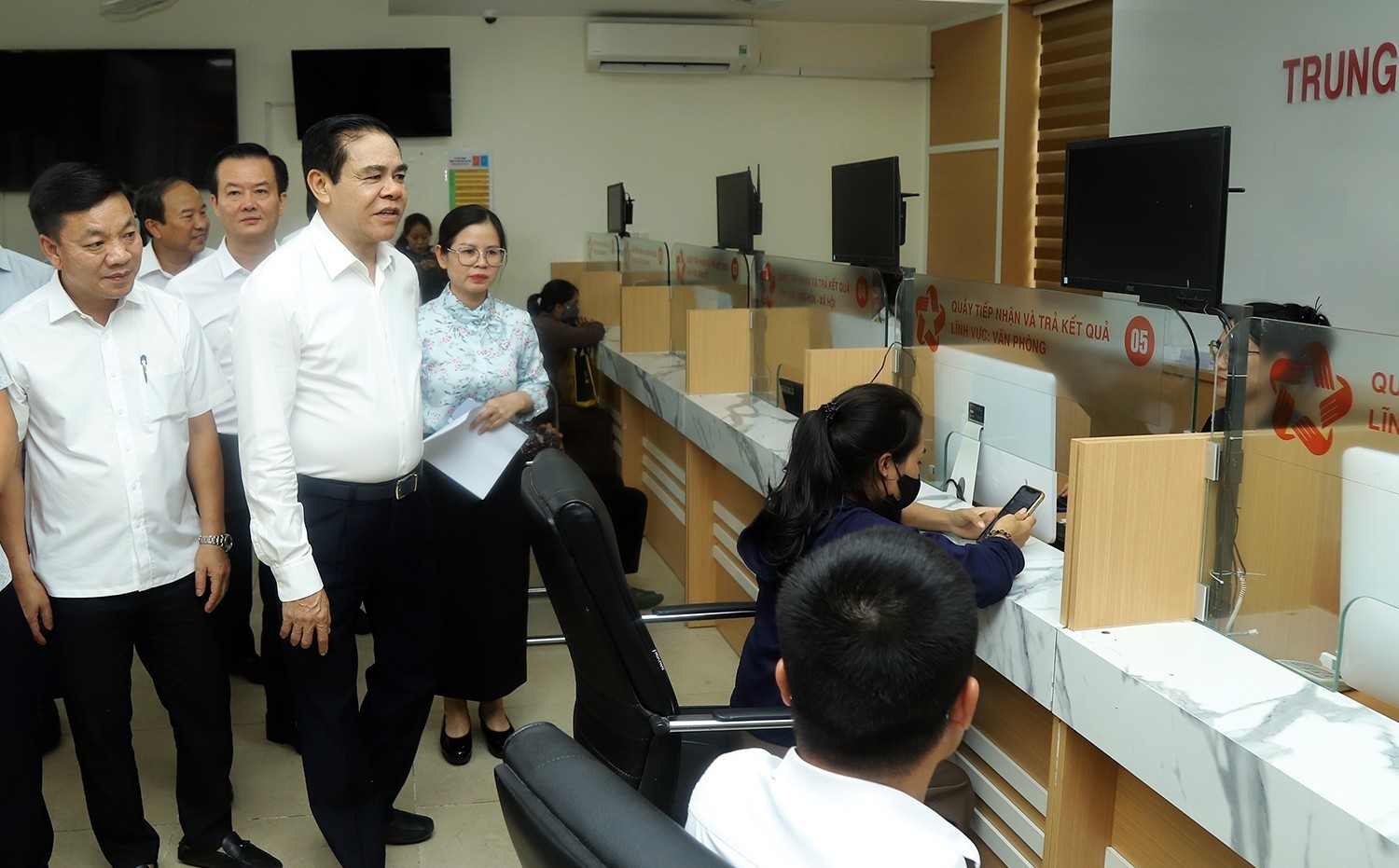 chu-tich-ubnd-tinh-ha-tinh-kt-van-hanh-chinh-quyen-2-cap-1750303522.jpg