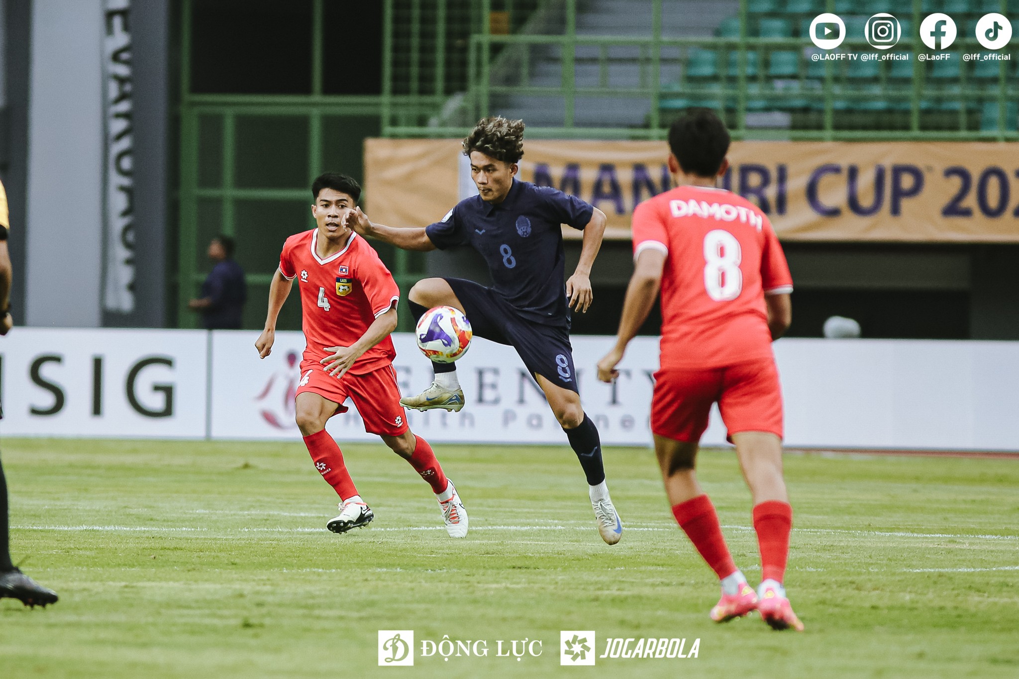 Hàng phòng ngự U23 Lào đã đứng vững trước những đợt tấn công ào ạt của U23 Campuchia