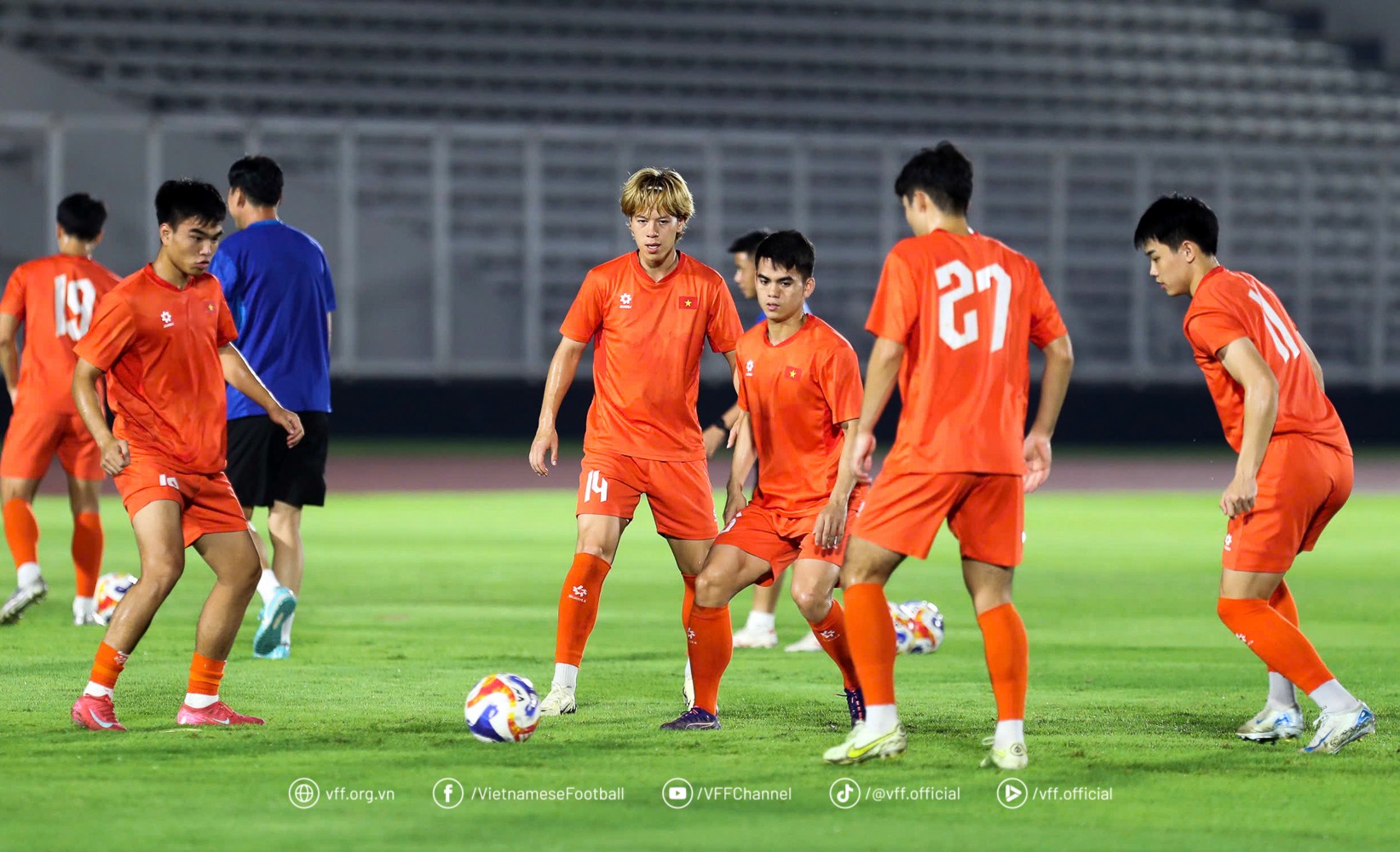 Các cầu thủ U23 Việt Nam hoàn tất những khâu chuẩn bị cuối cùng cho trận ra quân gặp U23 Lào
