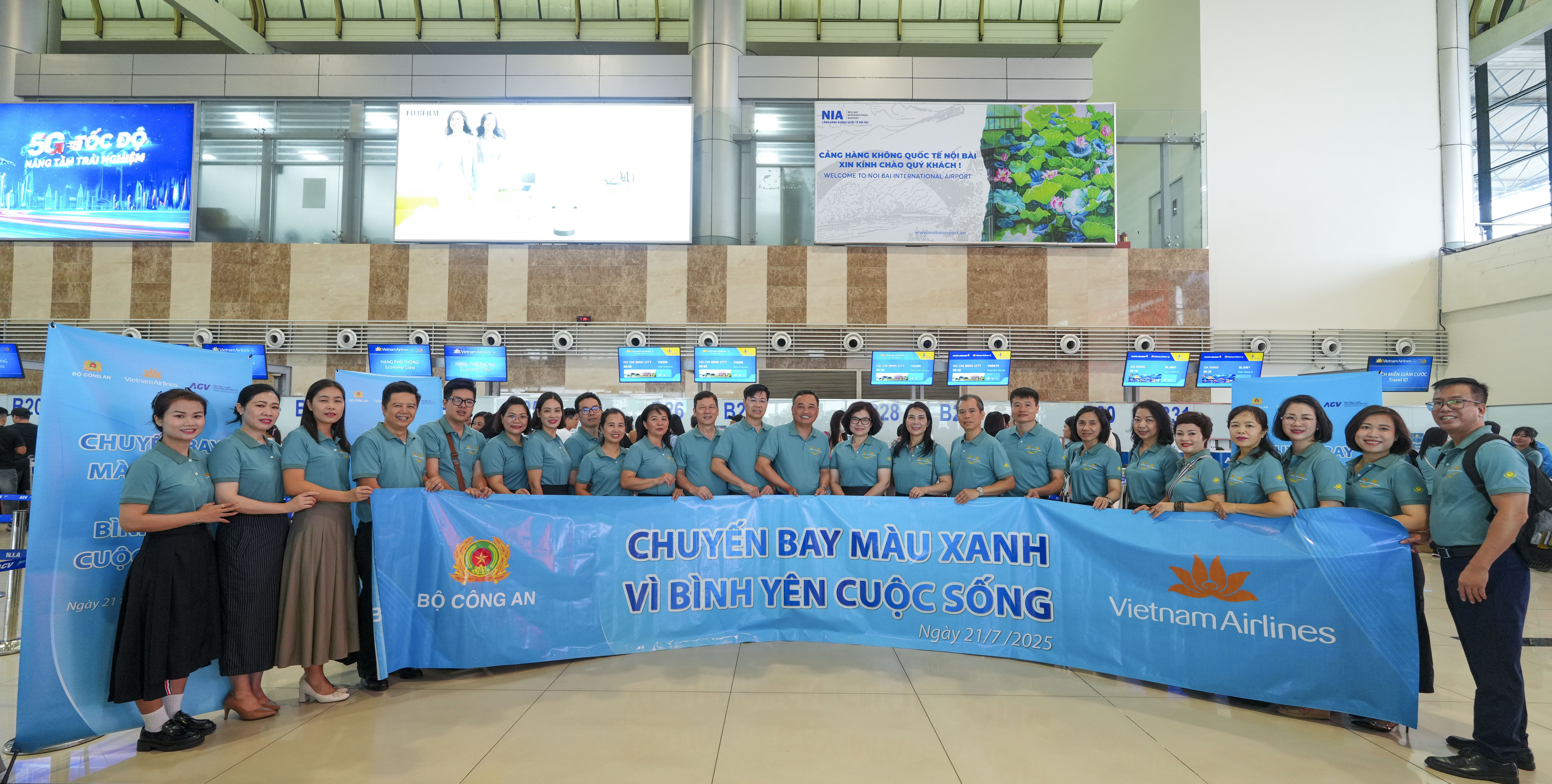 1-chuyen-bay-mau-xanh-vi-binh-yen-cuoc-song-1753160758.JPG