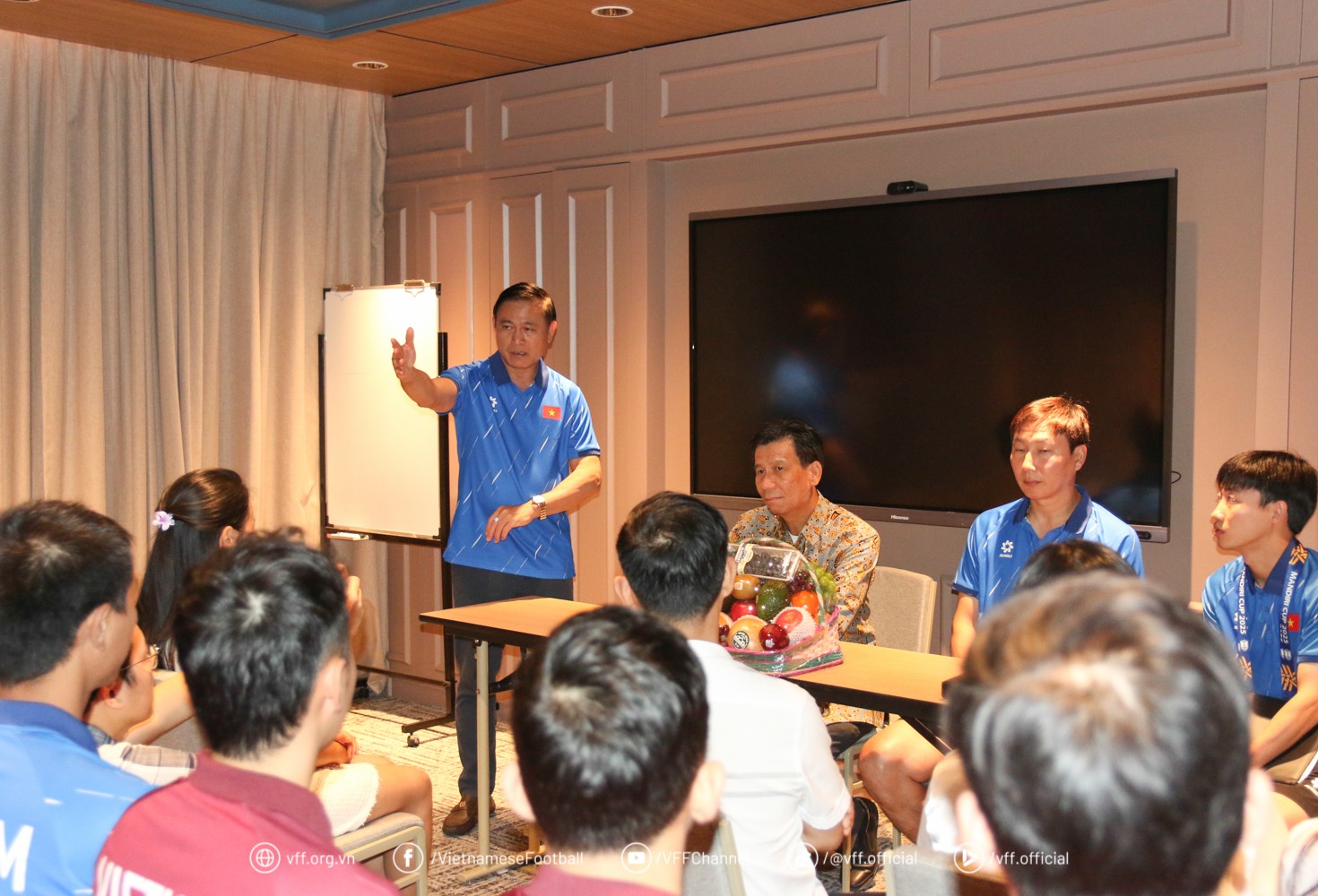 Ông Trần Anh Tú - Phó Chủ tịch VFF, Trưởng đoàn đội tuyển U23 Việt Nam phát biểu tại buổi gặp mặt