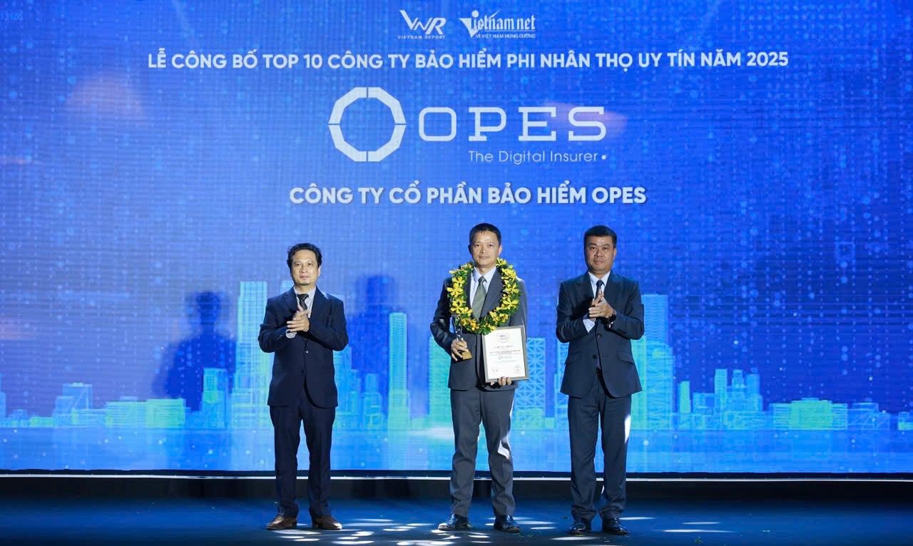 Đại diện OPES tại lễ công bố Top 10 công ty bảo hiểm phi nhân thọ uy tín