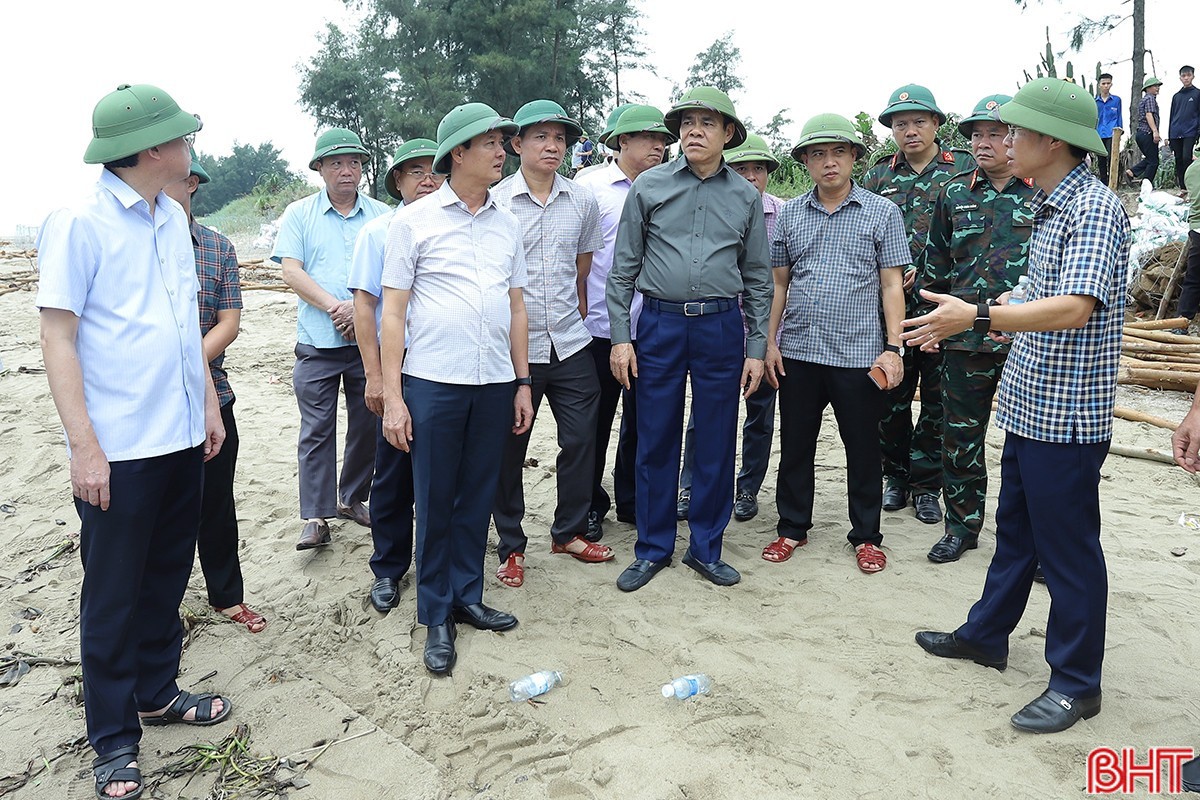 Lãnh đạo Hà Tĩnh kiểm tra trước cơn bão số 5 đổ bộ