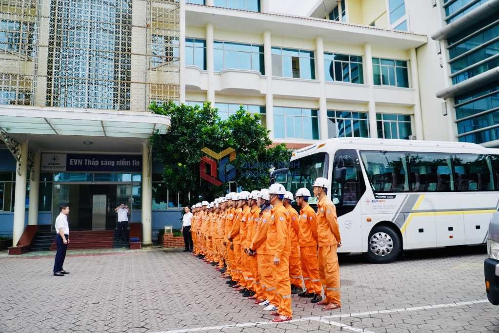 bat926825dien-luc-quang-ninh-ho-tro-tinh-ha-tinh-khac-phuc-luoi-dien-sau-bao1-1756181665.jpg