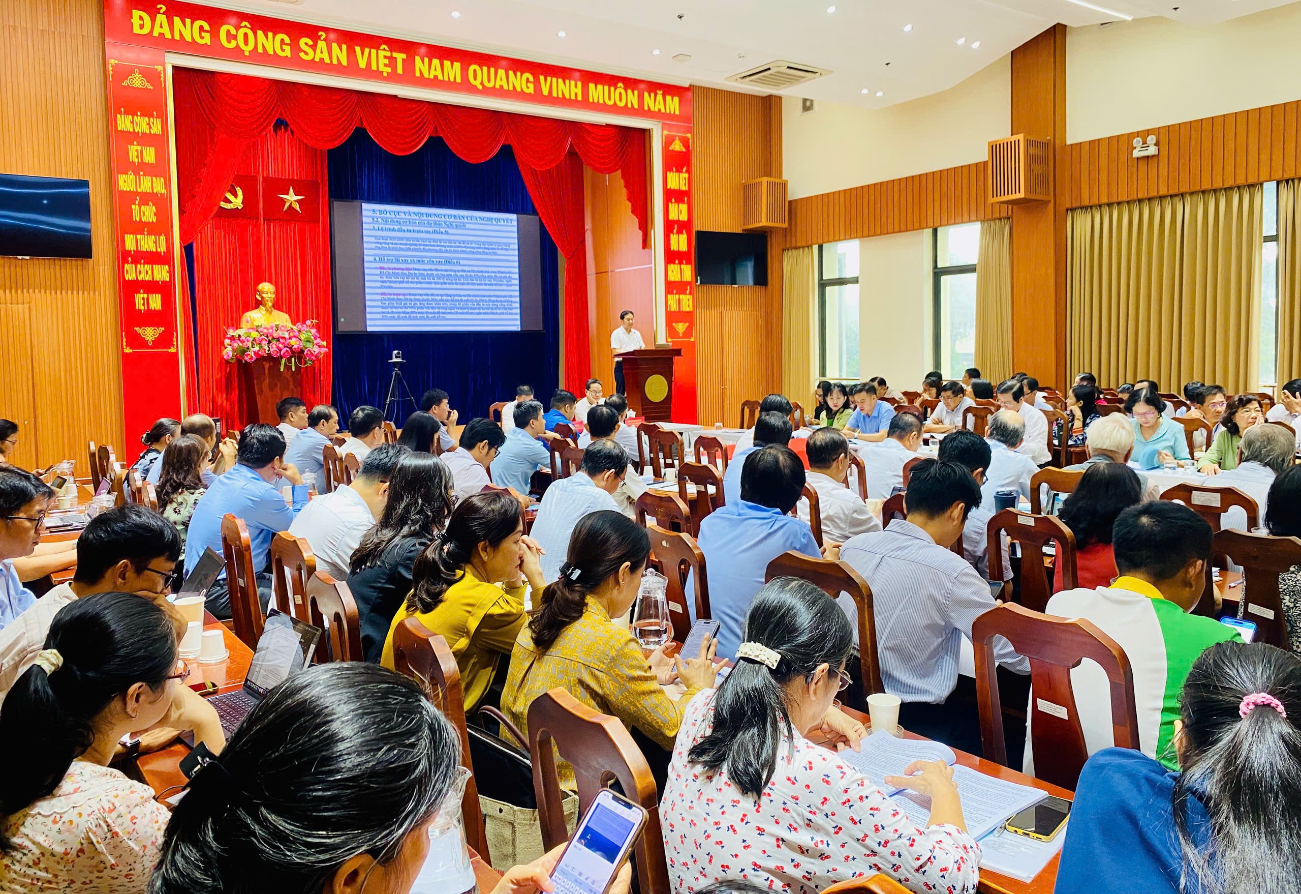 chuyen-doi-xe-buyt-1-1756221271.jpg