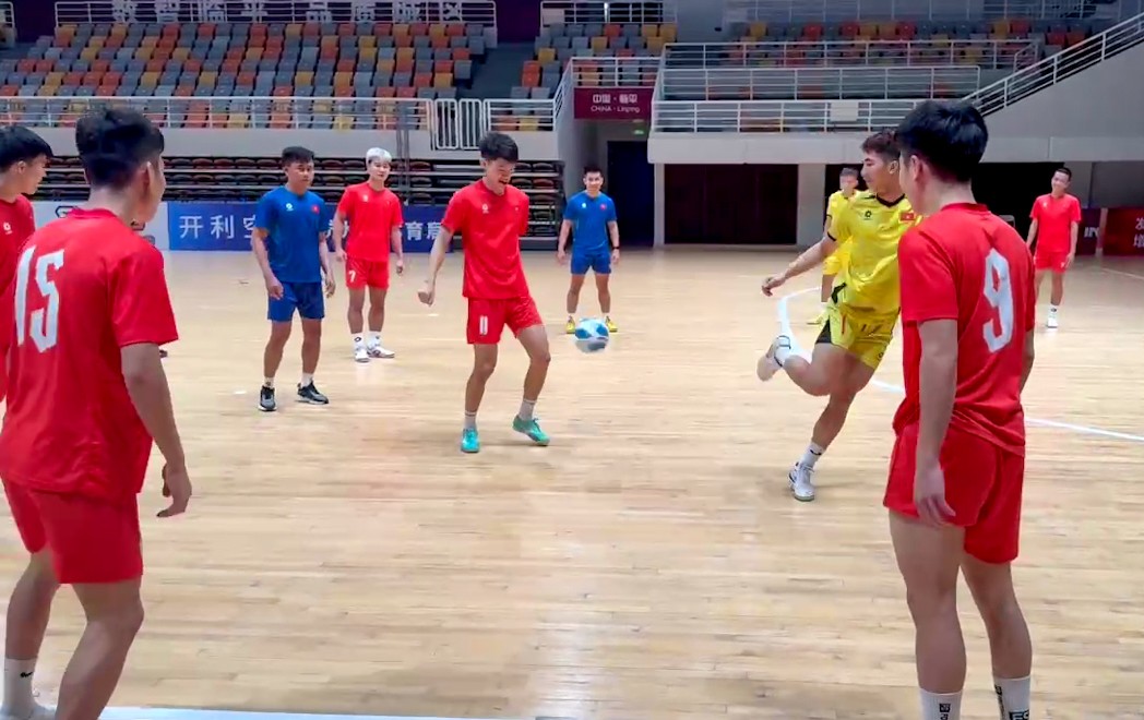 Đội tuyển futsal Việt Nam có mặt tại Hàng Châu, tập luyện chuẩn bị cho Vòng loại Futsal châu Á 2026