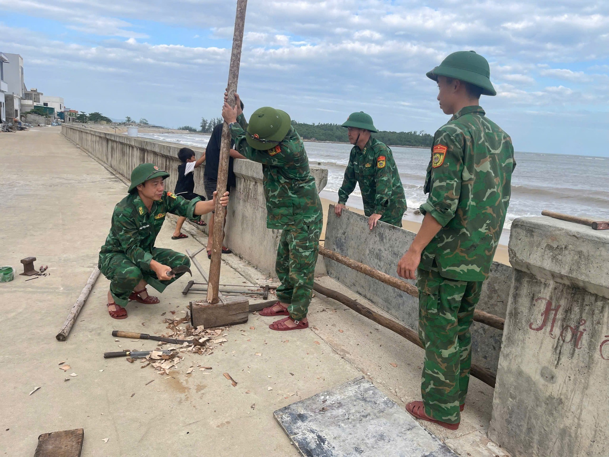 bien-phong-nghe-an-chong-bao-so-10-5-1759046956.jpg