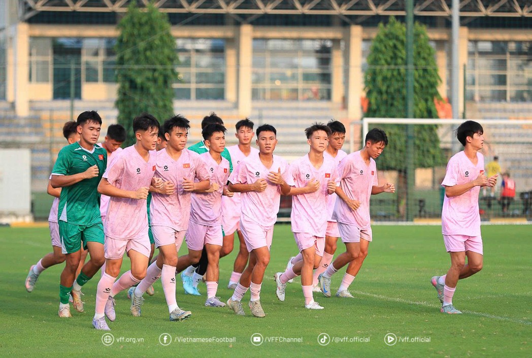 Các cầu thủ U17 Việt Nam tích cực luyện tập cho mục tiêu lớn sắp tới