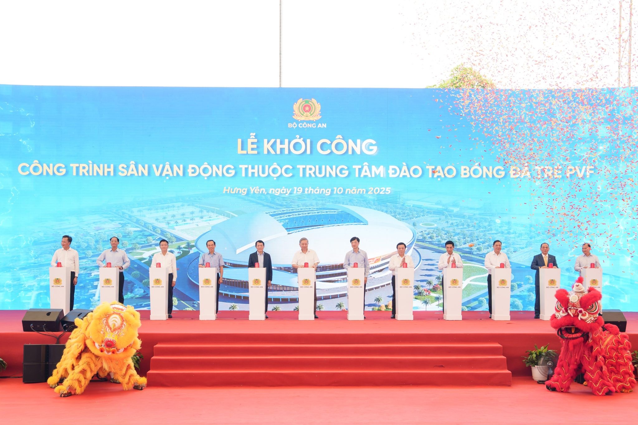 Tổng Bí thư Tô Lâm và các đồng chí lãnh đạo thực hiện nghi thức khởi công công trình