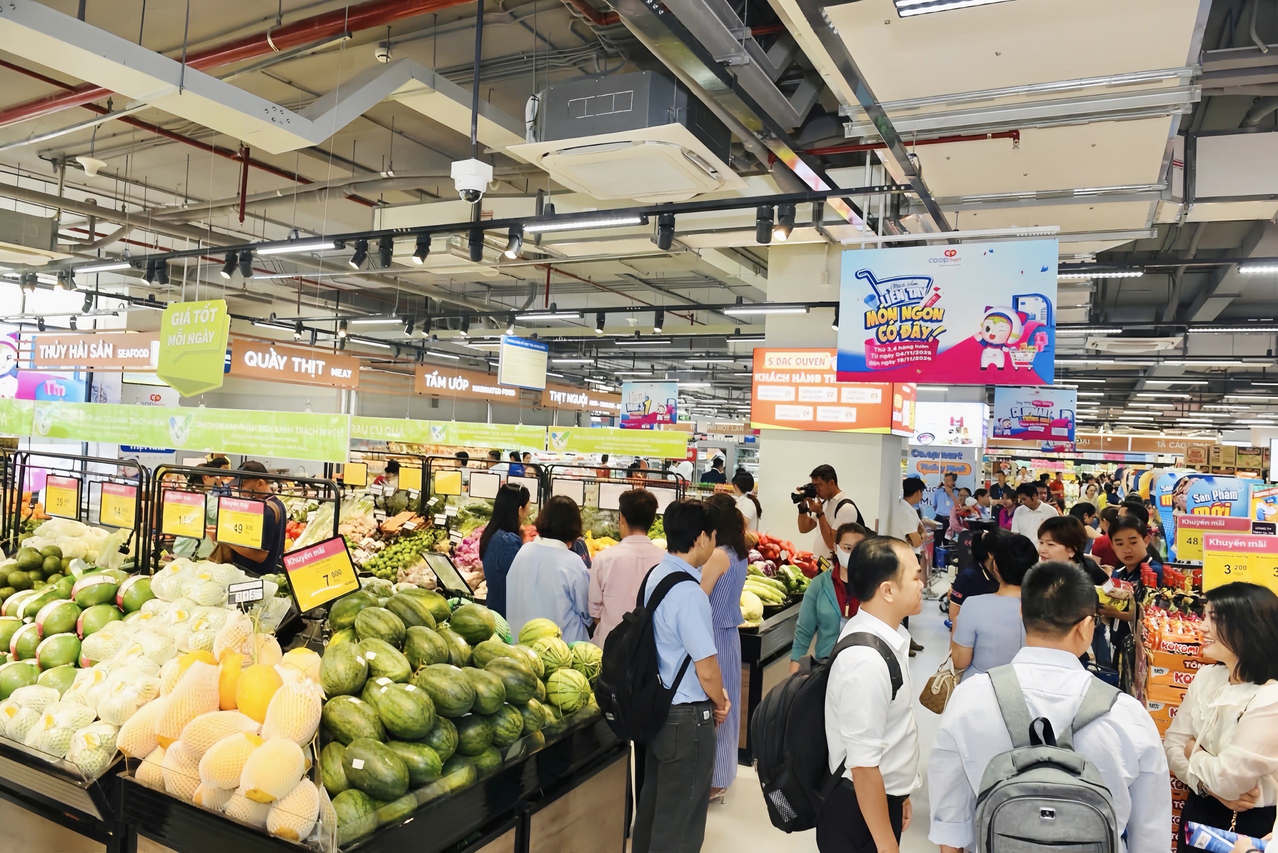 coopmart-thong-nhat-khong-gian-mua-sam-van-minh-lan-toa-gia-tri-tich-cuc-va-ben-vung-1762512034.jpg