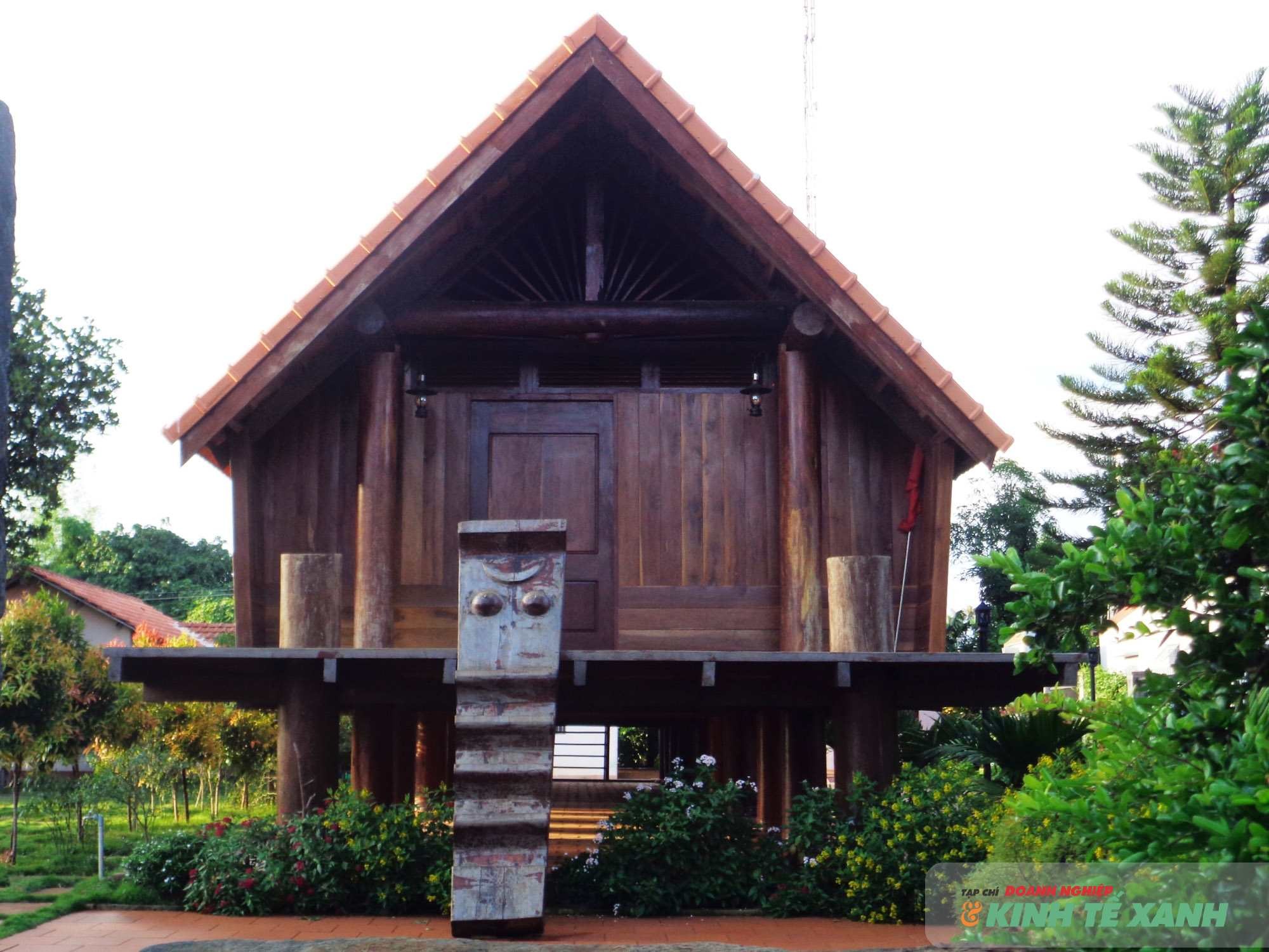 nha-dai-co-cua-gia-ama-hrin-buon-ako-dhong-1-1762839045.jpg