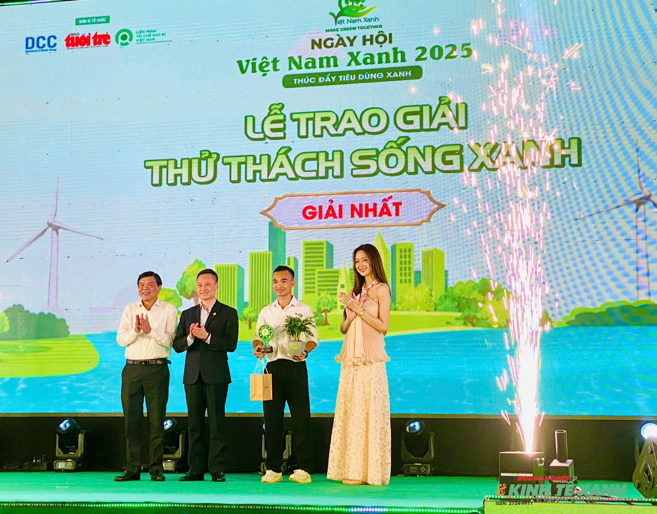 tong-ket-ngay-hoi-vn-xanh-2-1763315728.jpg