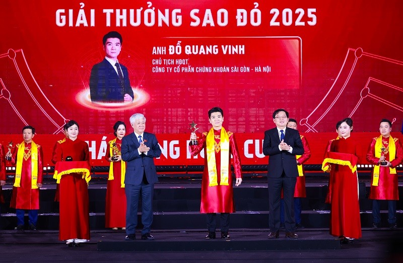 doanh-nhan-quang-vinh-2-1764253670.jpg