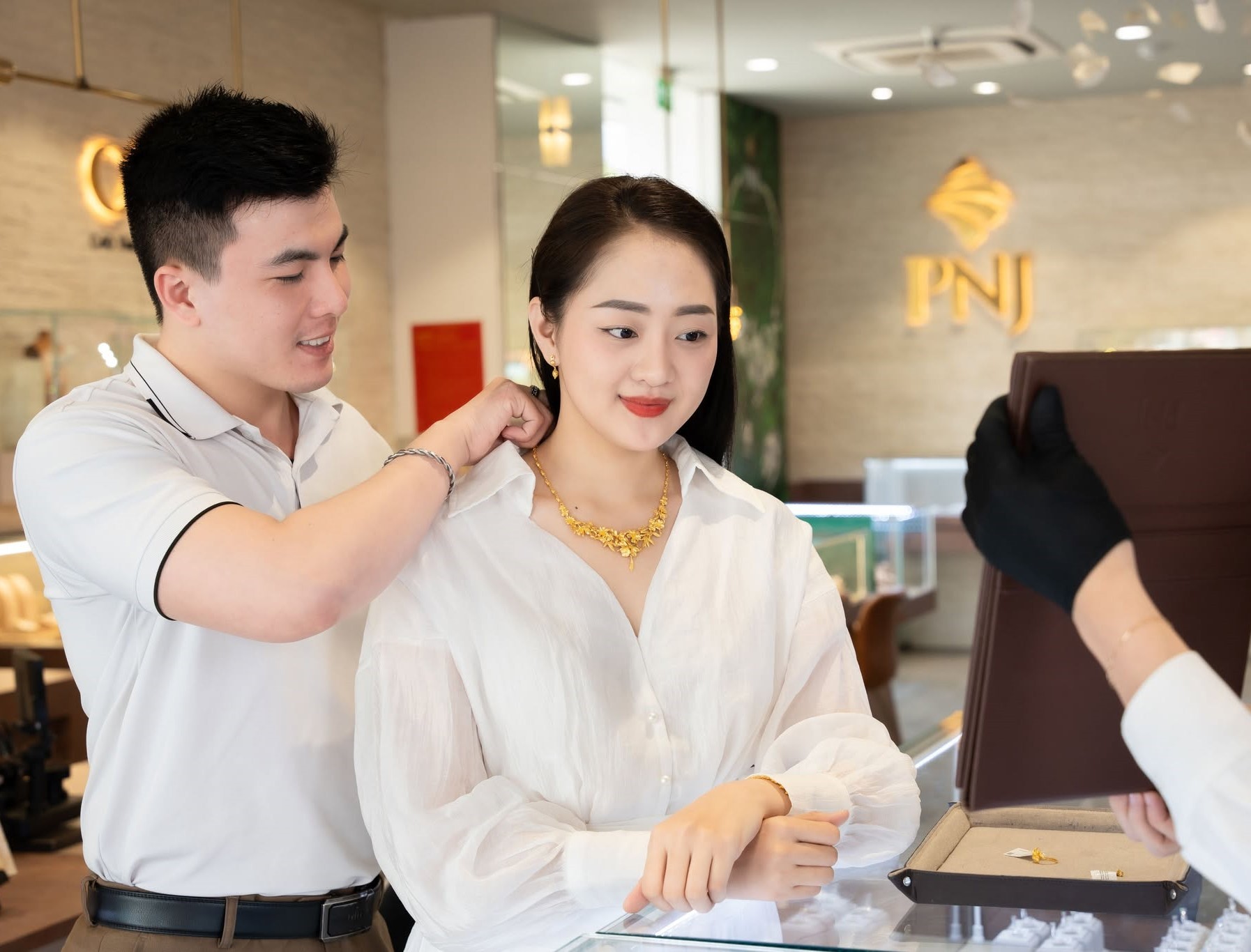PNJ tôn vinh vẻ đẹp của con người và cuộc sống.