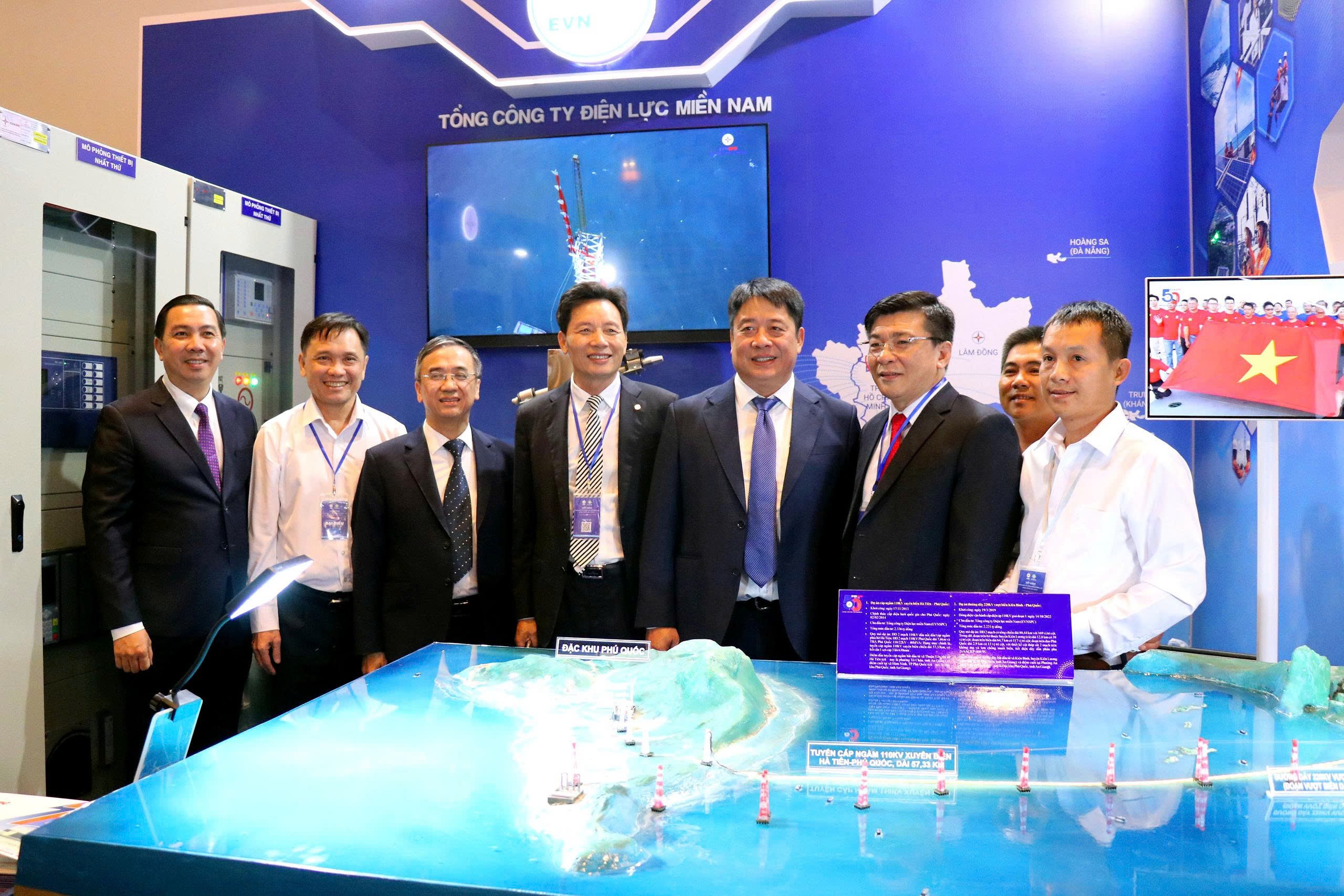Vì sao gian hàng EVNSPC trở thành điểm nhấn nổi bật nhất tại Hội nghị Công nghệ Điện lực 2025?
