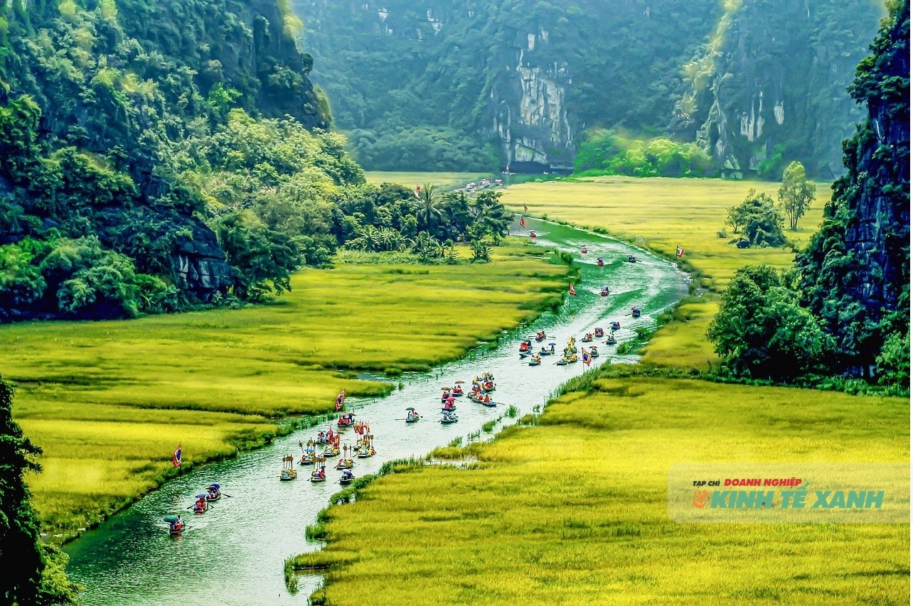 du-lich-ninh-binh-2-1765461619.jpg