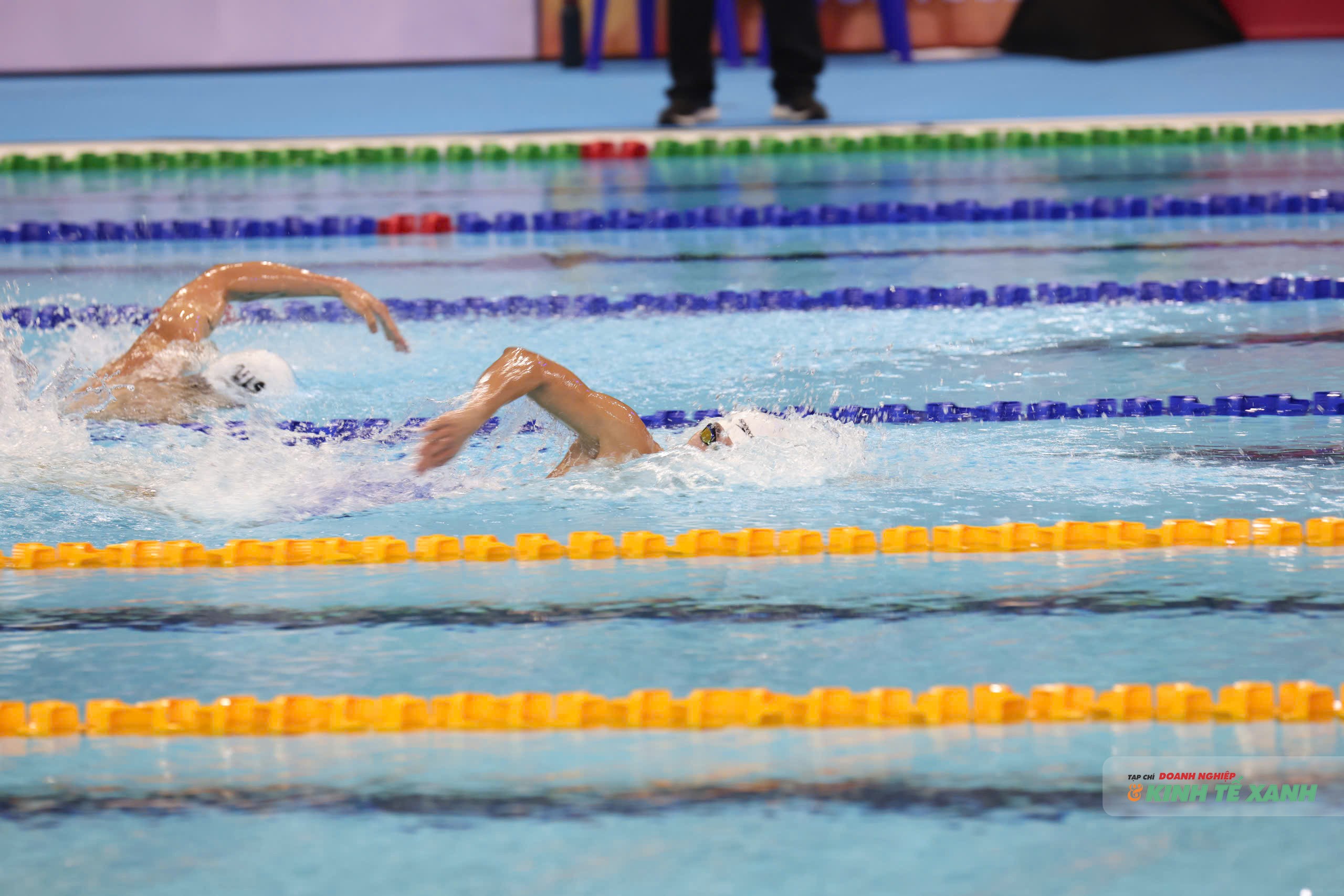 Đường đua xanh ở chung kết nội dung 4x200m bơi tự do nam chứng kiến màn tranh tài hấp dẫn.