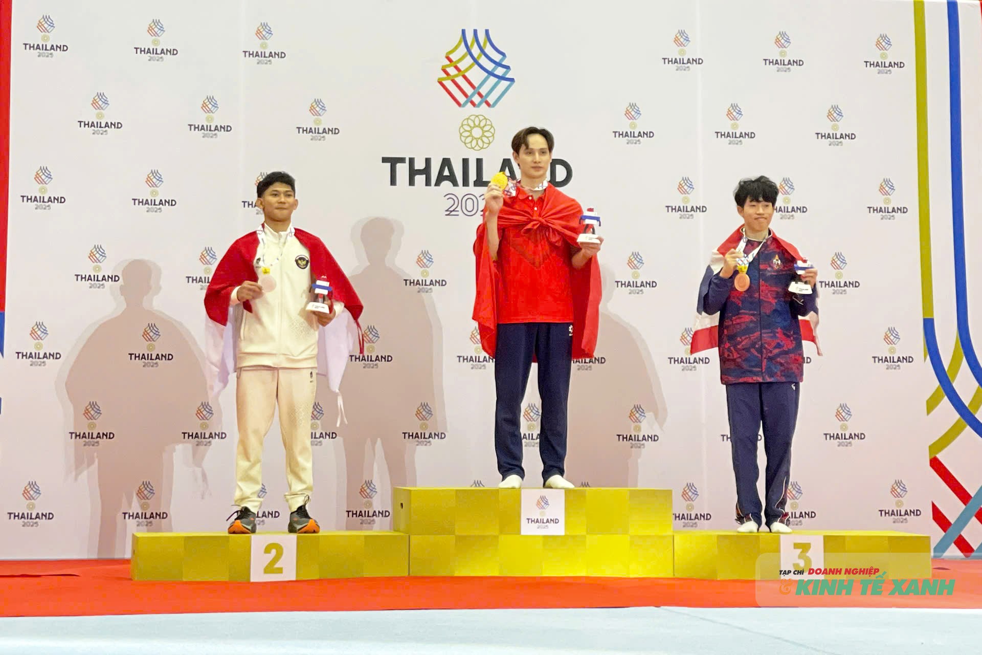 Đinh Phương Thành đem về tấm huy chương vàng thứ 3 cho thể dục dụng cụ Việt Nam tại SEA Games 33.