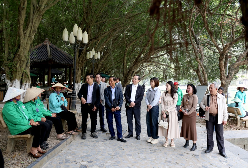 du-lich-ninh-binh-4-1765553402.png