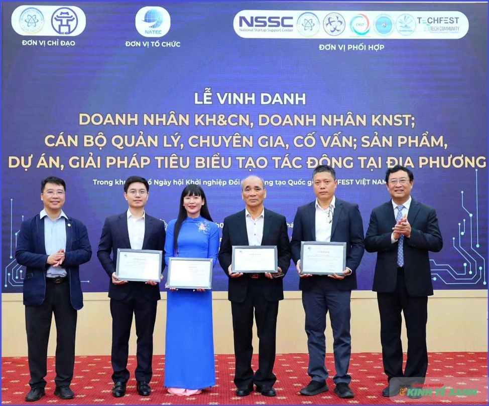 Bà Trịnh Thị Hồng Vân được vinh danh “Trangchu Lc88 dangnhap.com Khoa học và Công nghệ tiêu biểu” tại TECHFEST Việt Nam 2025