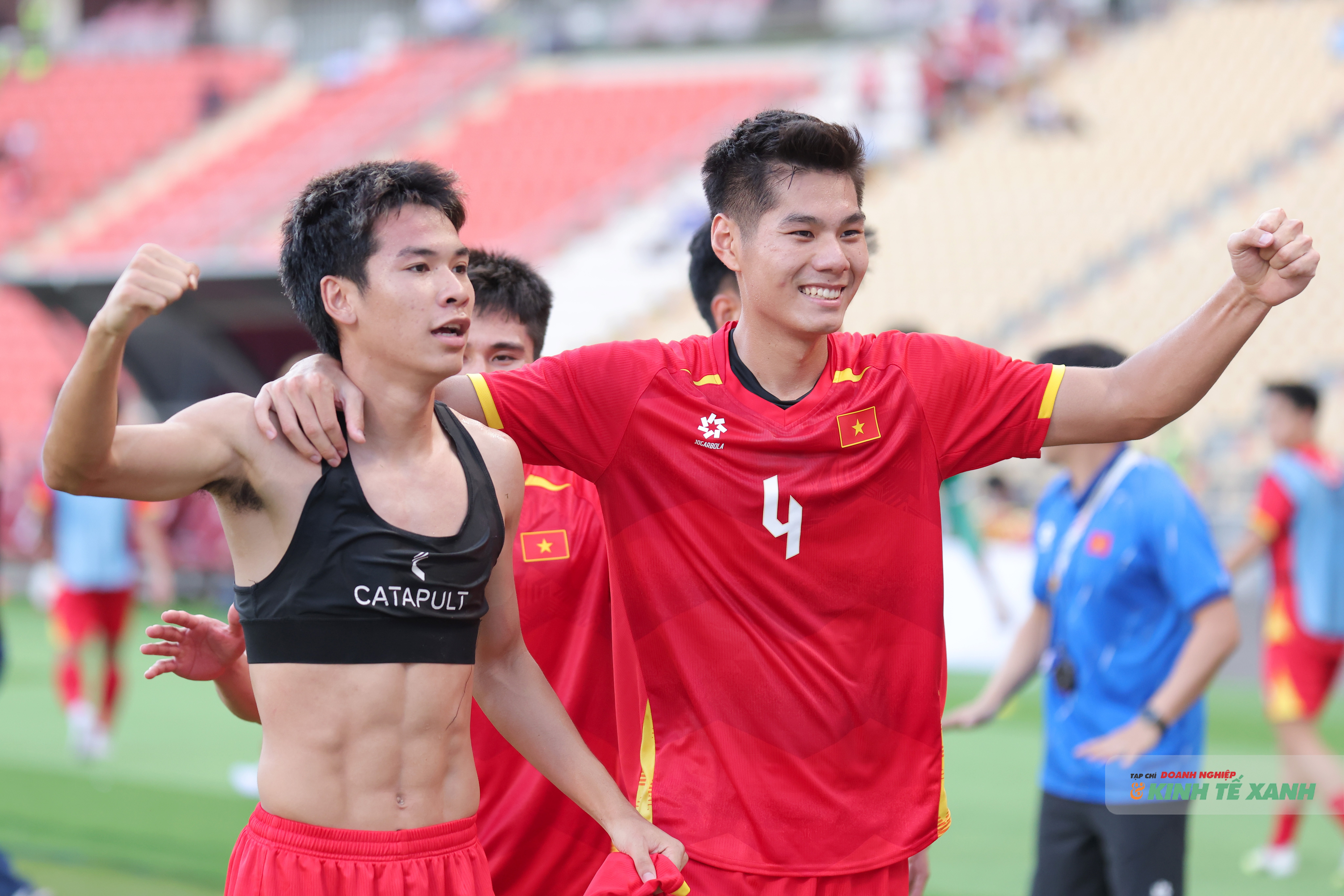 Bàn thắng cảm xúc của Lê Văn Thuận.