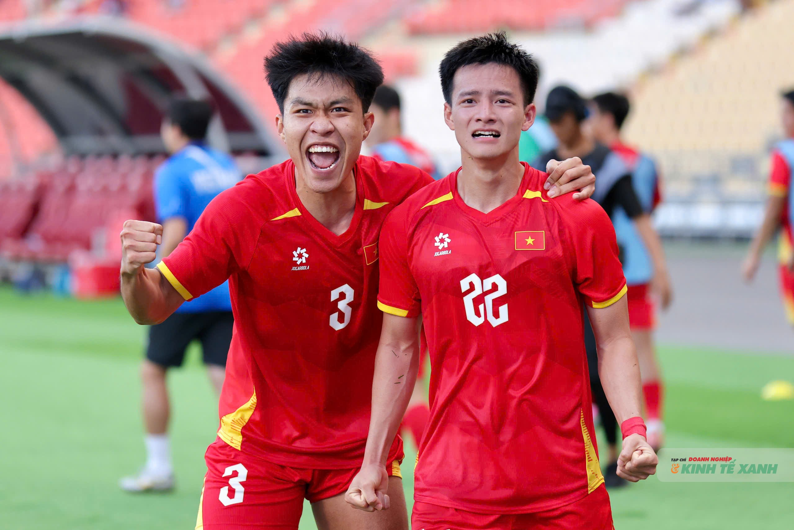 U22 Việt Nam giành chiến thắng đầy cảm xúc trước U22 Philippines trong trận bán kết.