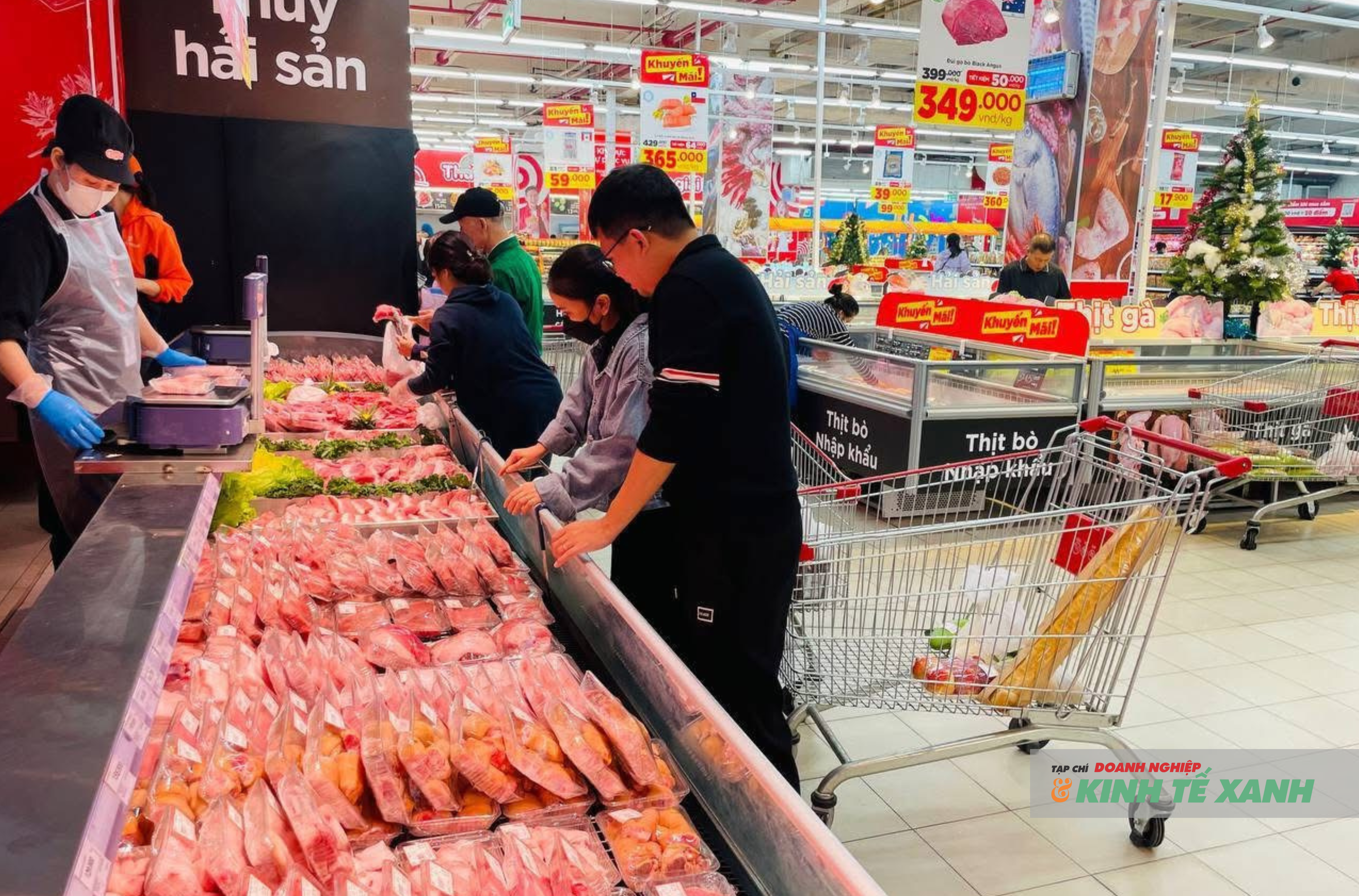 Khu vực hàng tươi sống được tăng cường trưng bày và dự trữ, bảo đảm nguồn cung ổn định, hạn chế tình trạng khan hàng, tăng giá trong cao điểm mua sắm cuối năm.