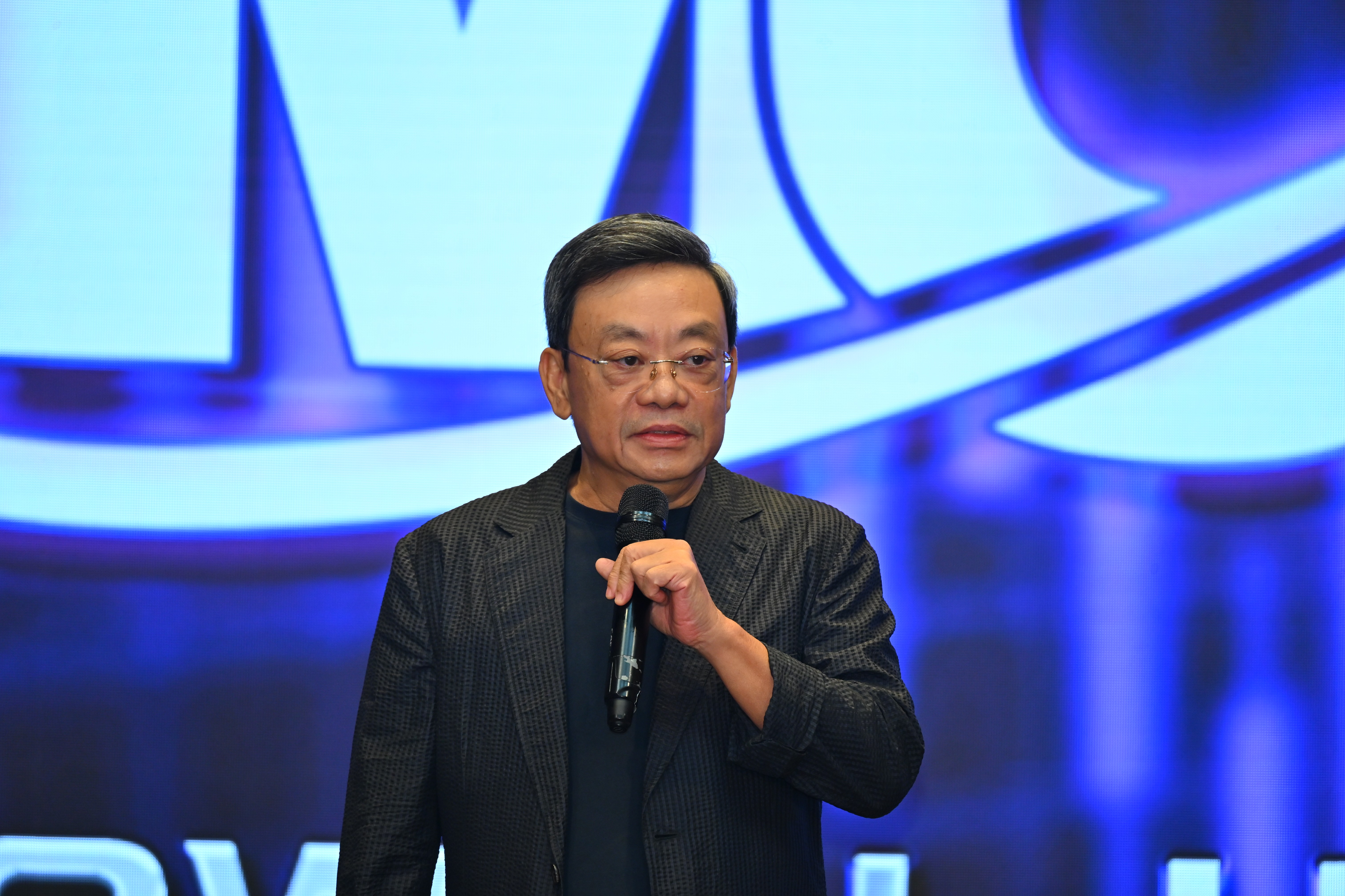 ong-nguyen-dang-quang-chu-tich-tap-doan-masan-xuat-hien-tai-su-kien-roadshow-mchjpg-1765981055.JPG