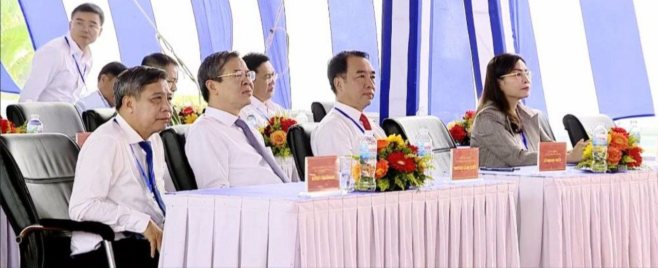 khanh-thanh-anh-2-191225-1766143584.png