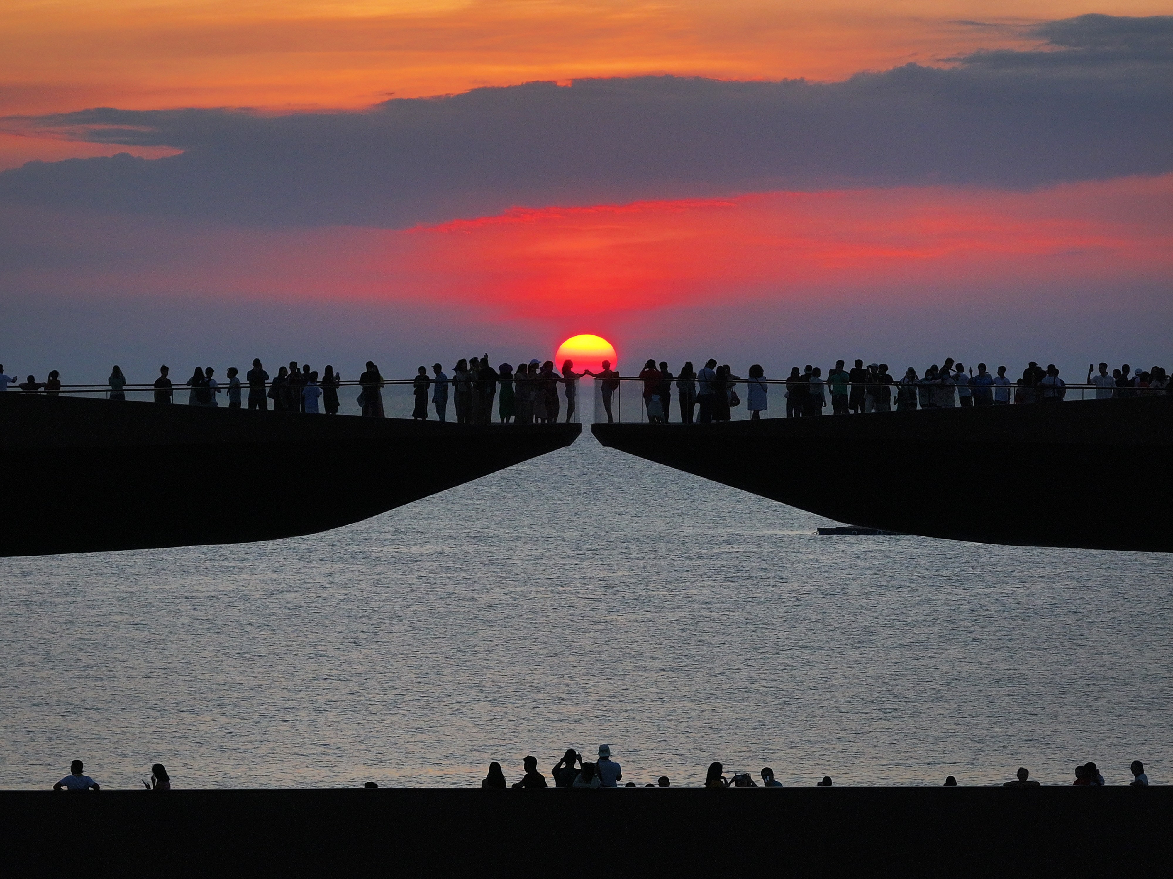 5cau-hon-sunset-town-1766564545.jpg