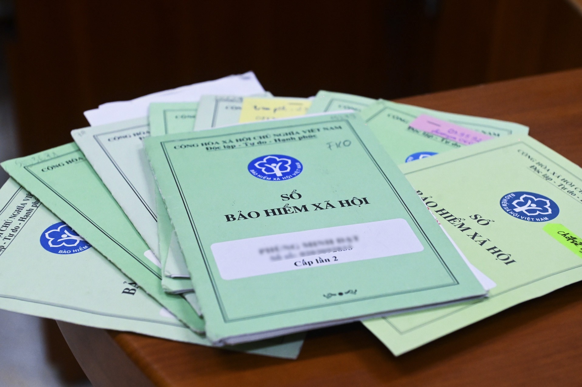 quy-dinh-moi-phat-tien-cham-dong-tron-dong-bhxh-bat-buoc-bao-hiem-that-nghiep-357-1767148674.jpg