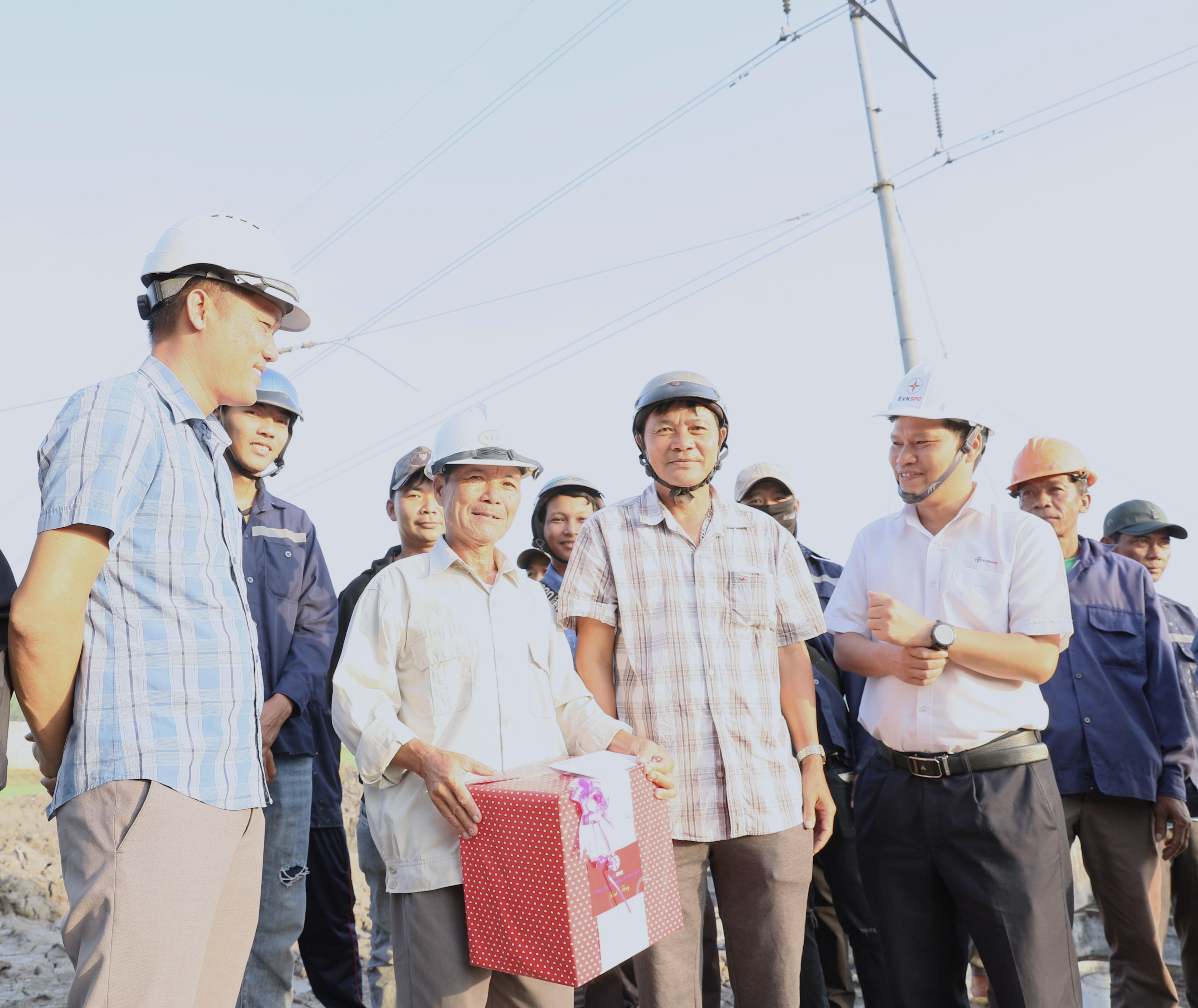Hơn 700 công trình đóng điện, EVNSPC vượt chỉ tiêu 2025: Bí quyết từ tư duy quản trị “đi trước một bước”