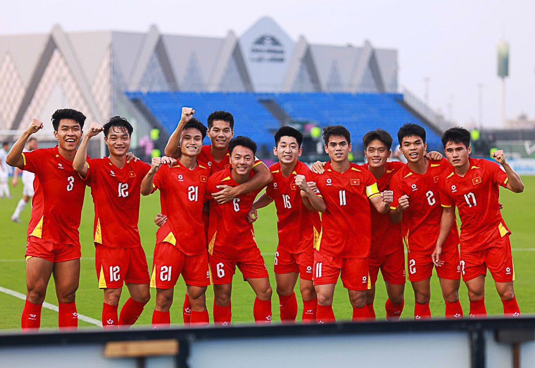 Các cầu thủ U23 Việt Nam ăn mừng chiến thắng