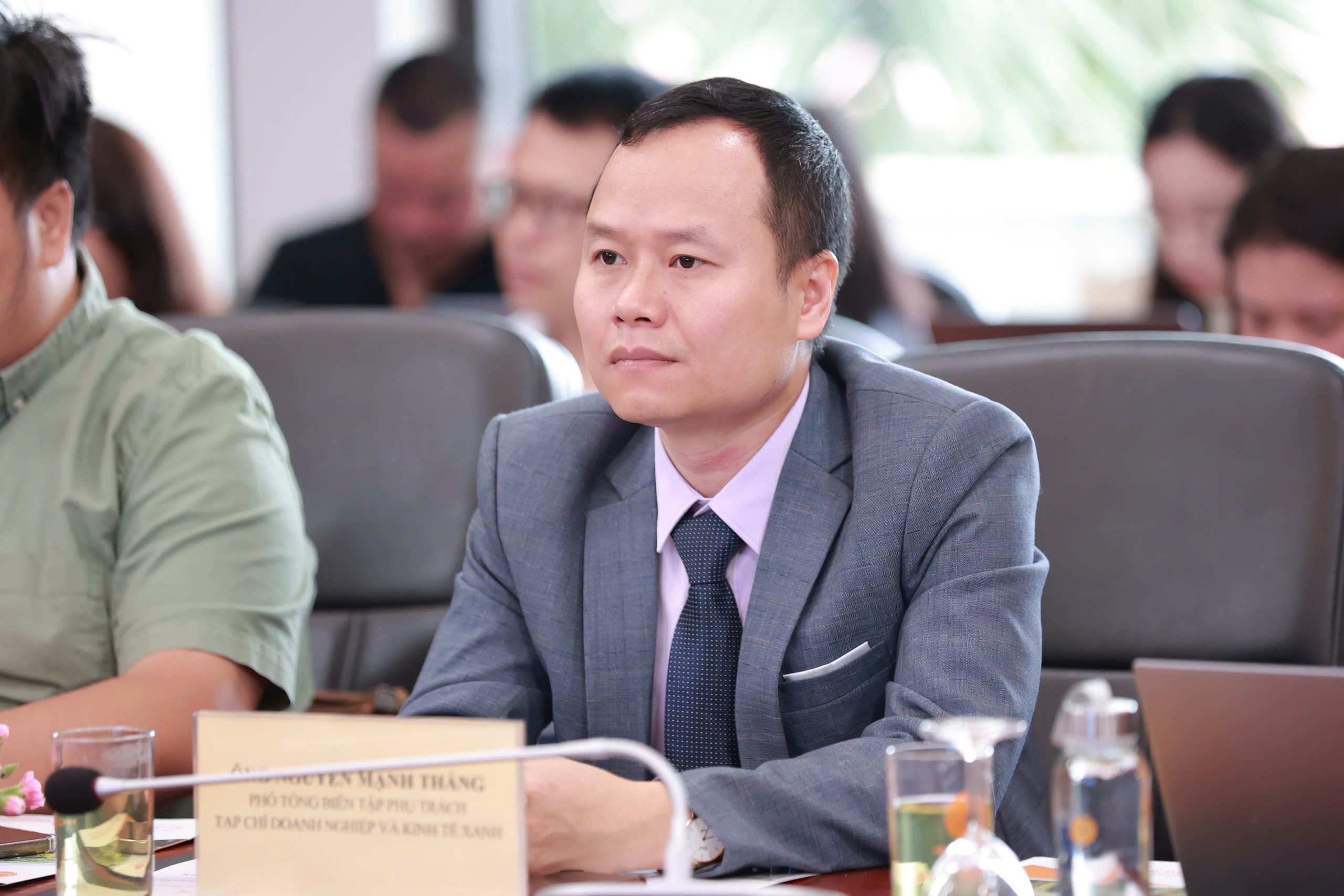 ong-nguyen-manh-thang-pho-tong-bien-tap-tap-chi-doanh-nghiep-va-kinh-te-xanh-1768611245.jpg