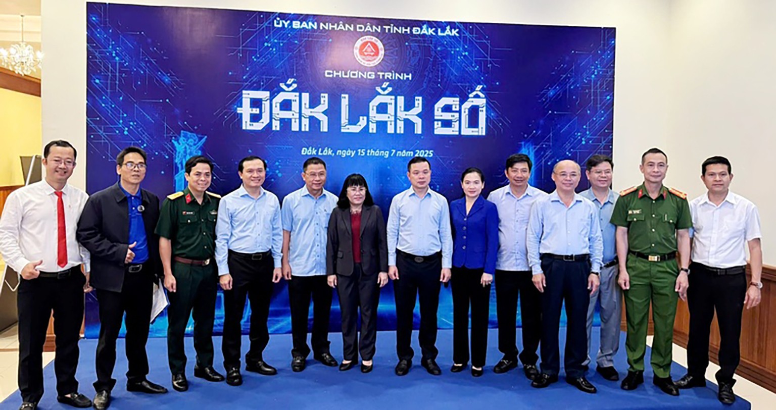 lanh-dao-tinh-dl-trong-chuong-trinh-chuyen-doi-so-1769679533.jpg