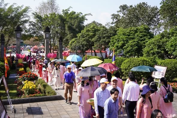 le-hoi-hai-thuong-lan-ong-3-1772368869.jpg
