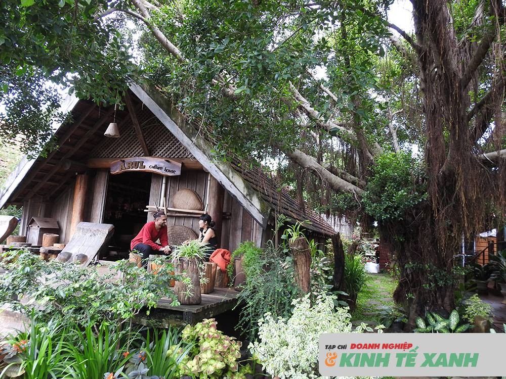 quan-ca-phe-o-buon-ako-dhong-thu-hut-du-khach-boi-canh-yen-binh-1773894791.jpg