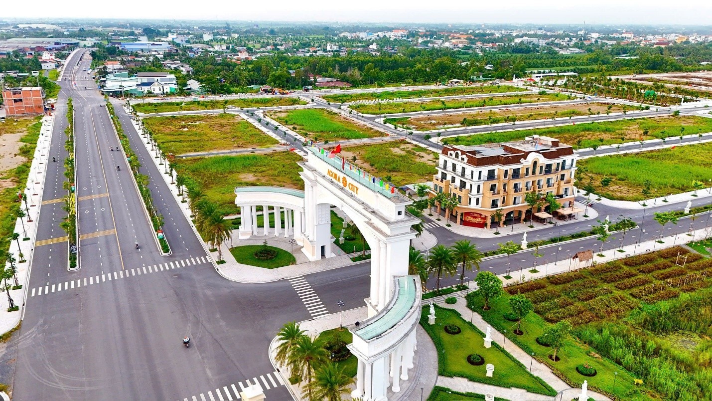 Trục đại lộ 818 kết nối thẳng tới Cao tốc TP.HCM - Trung Lương, tạo điều kiện thuận lợi cho giao thương hàng hóa và di chuyển liên tỉnh của cư dân khu vực.