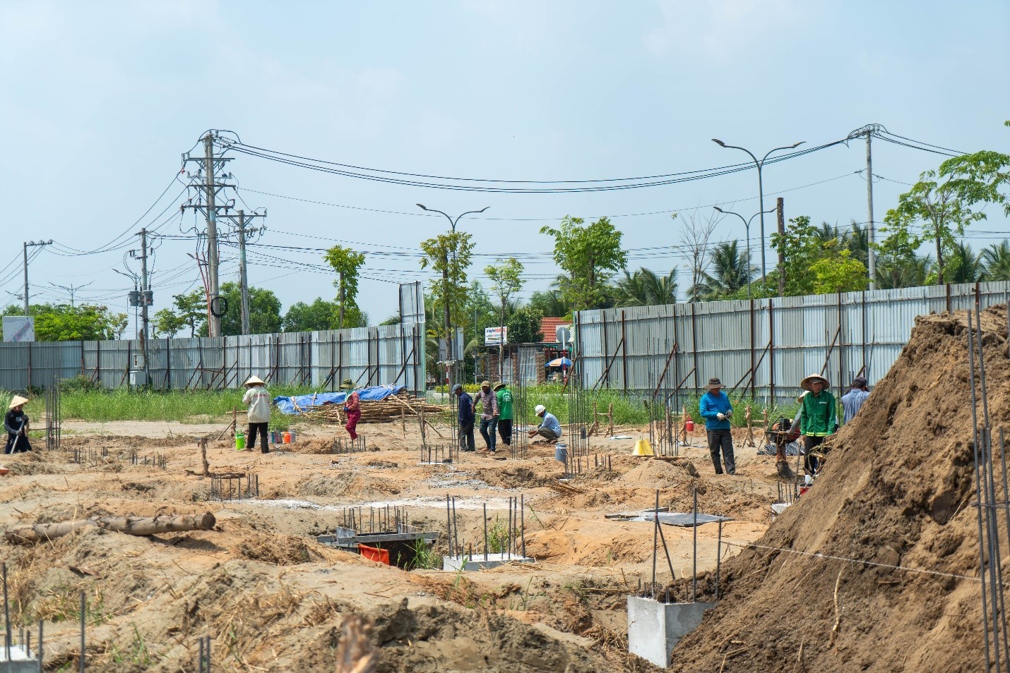 Chủ đầu tư đang gấp rút xây dựng Siêu thị Coopmart đầu tiên tại Thủ Thừa dự kiến vận hành vào Quý 2 năm 2026.