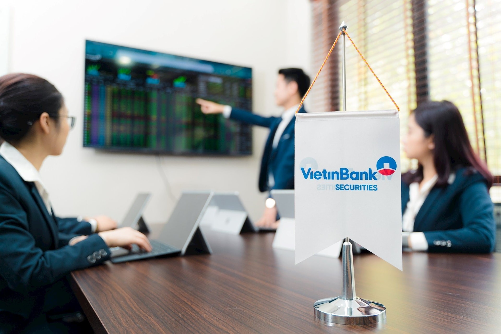 chung-khoan-vietinbank-1775201547.jpg
