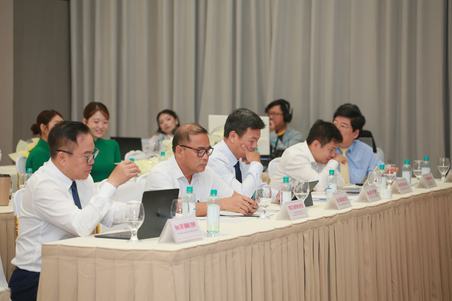 quang-canh-hoi-thao-1776496231.jpg