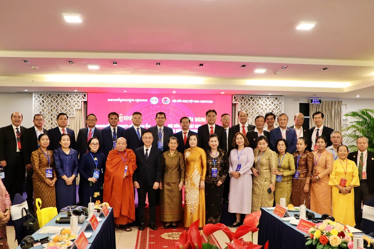 2552026-chup-hinh-luu-niem-1779704380.jpg