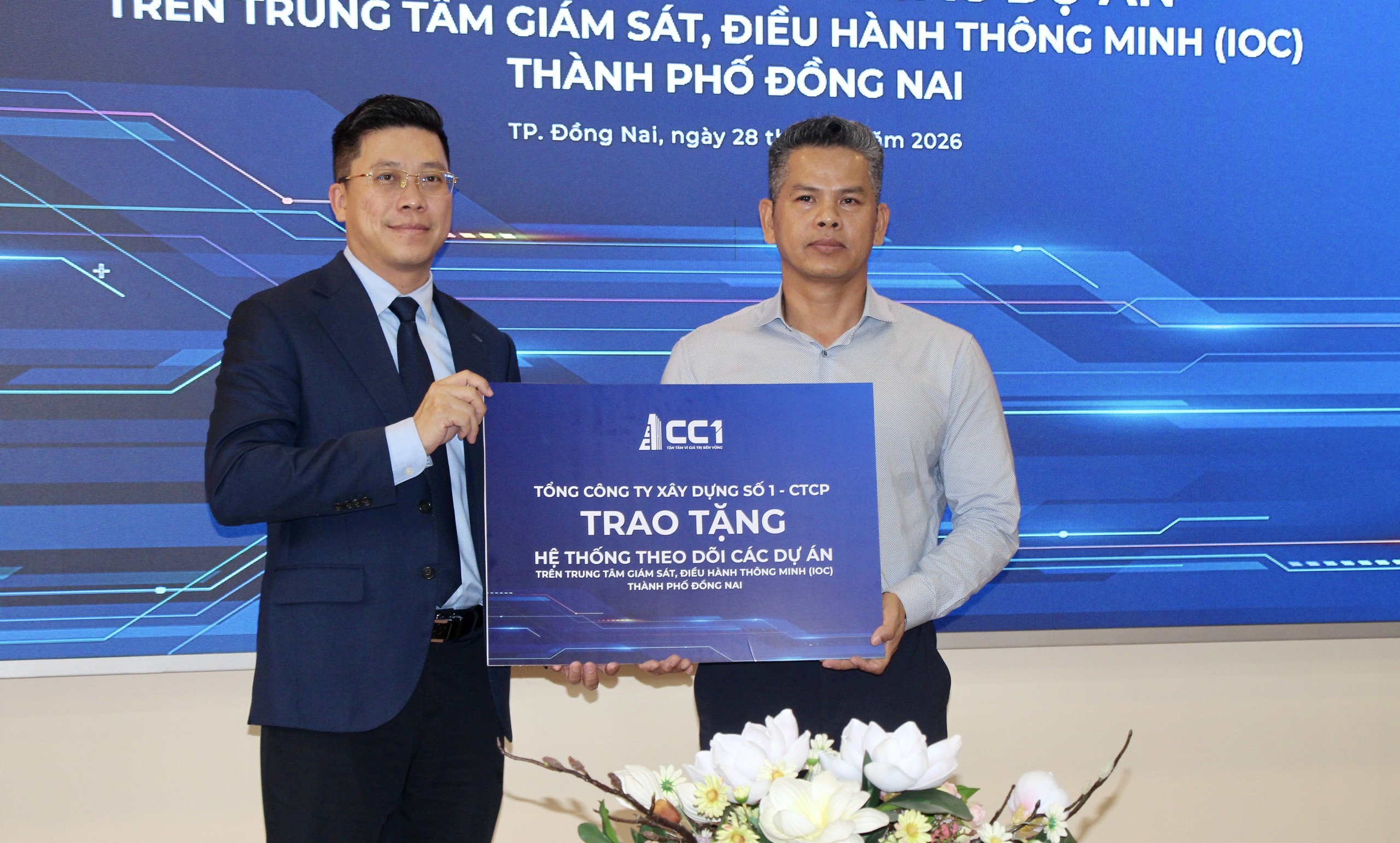 Tổng Công ty xây dựng số 1 - CTCP trao tặng hệ thống.