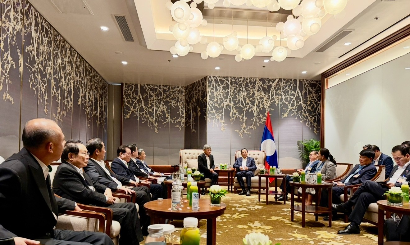 lanh-dao-vrg-dien-kien-thu-tuong-chinh-phu-lao-sonexay-siphandone-khang-dinh-cam-ket-dau-tu-lau-dai-hieu-qua-tai-lao20260609112653-1781233771.jpg