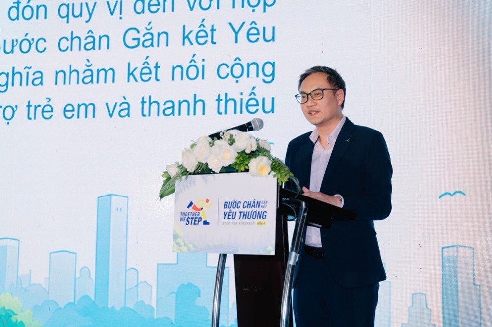 Ông Alwin Low, Tổng Giám đốc CLD Việt Nam khu vực miền Bắc phát biểu khai mạc khởi động chiến dịch “Bước chân gắn kết yêu thương” mùa 4.