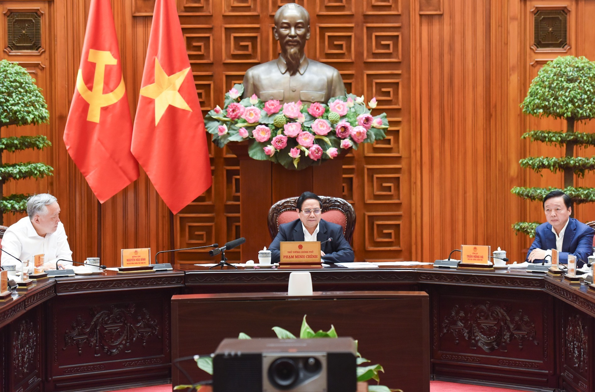 thu-tuong-hop-chinh-phu-4-1744341938.jpg