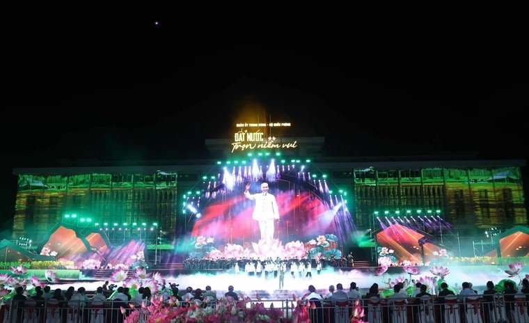 chuong-trinh-nghe-thuat-dat-nuoc-tron-niem-vui-1-1745196597.jpg