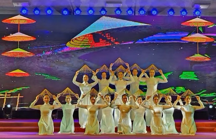 trien-lam-khong-gian-du-lich-hue-1-1745800817.jpg