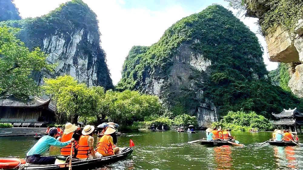 du-lich-ninh-binh-1742914607.jpg